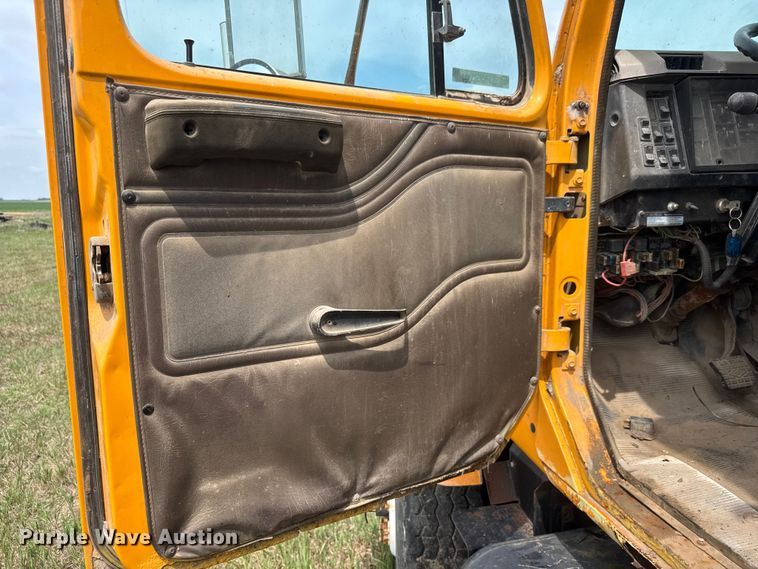 image for item NA9404 2002 International 2554 dump truck