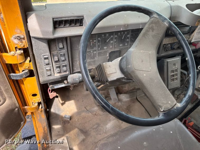 image for item NA9404 2002 International 2554 dump truck