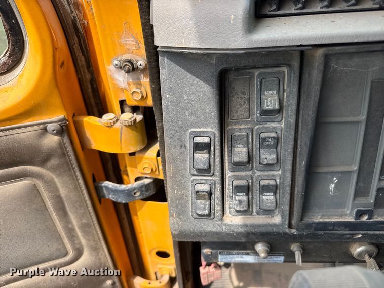 image for item NA9404 2002 International 2554 dump truck
