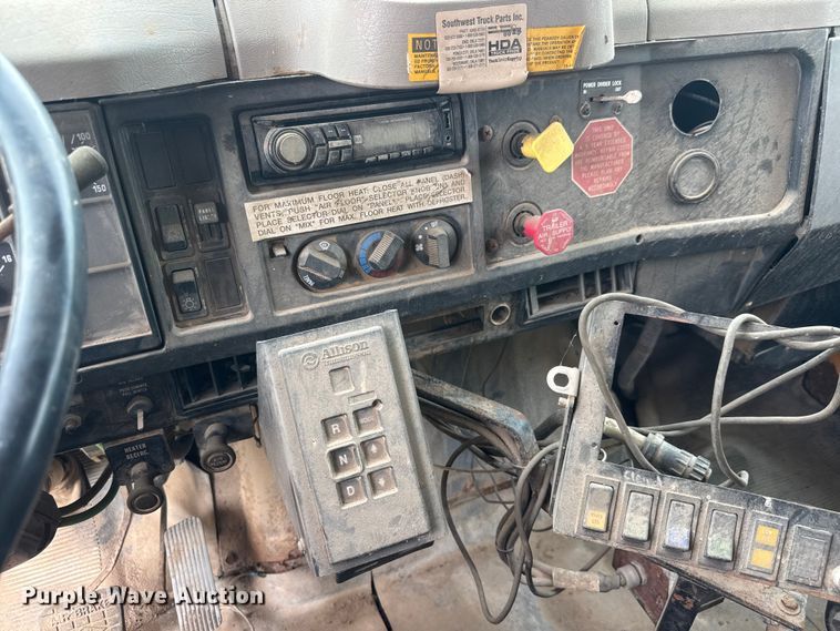 image for item NA9404 2002 International 2554 dump truck