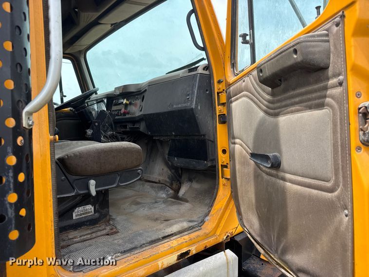 image for item NA9404 2002 International 2554 dump truck