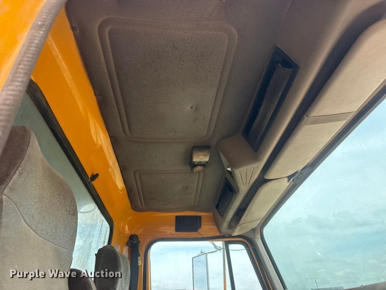 image for item NA9404 2002 International 2554 dump truck