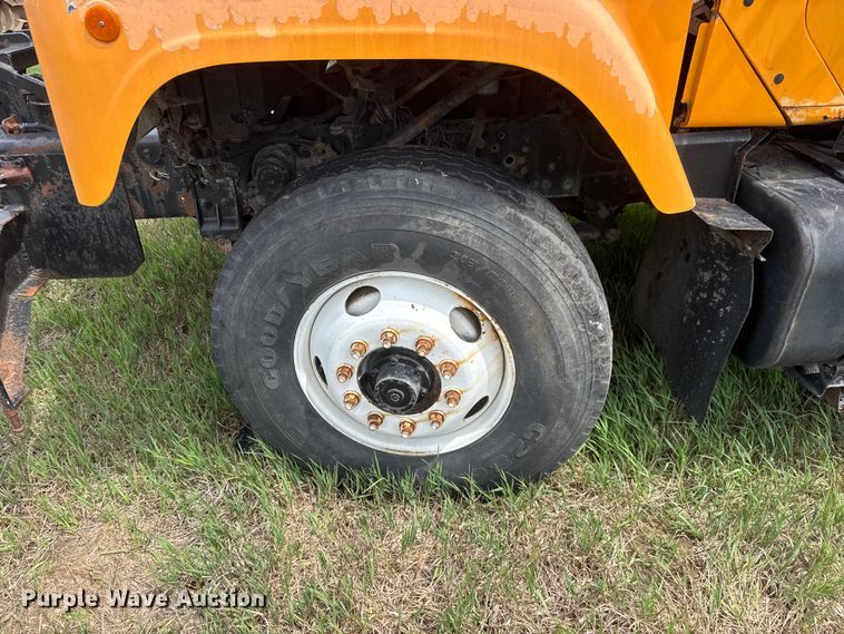 image for item NA9404 2002 International 2554 dump truck