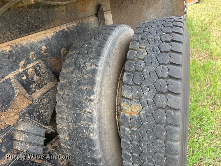 image for item NA9404 2002 International 2554 dump truck