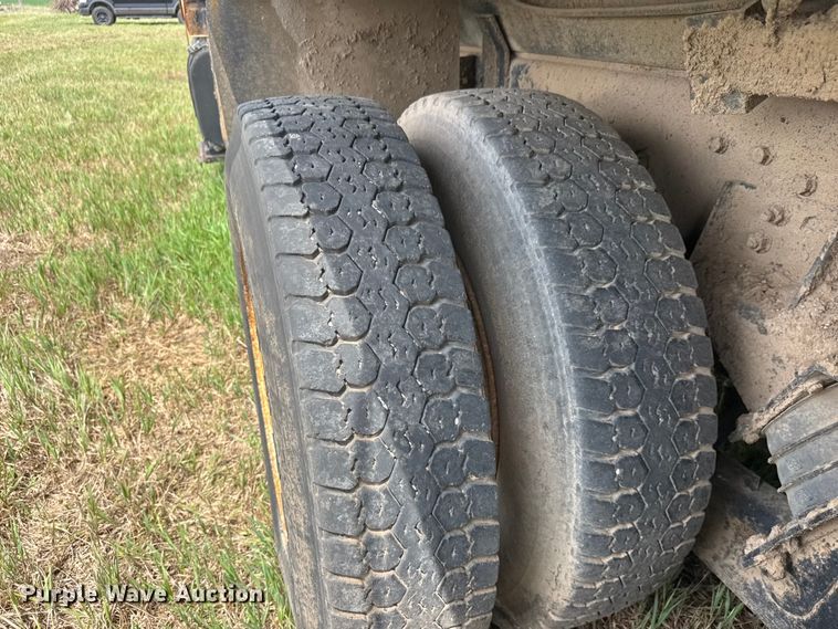 image for item NA9404 2002 International 2554 dump truck