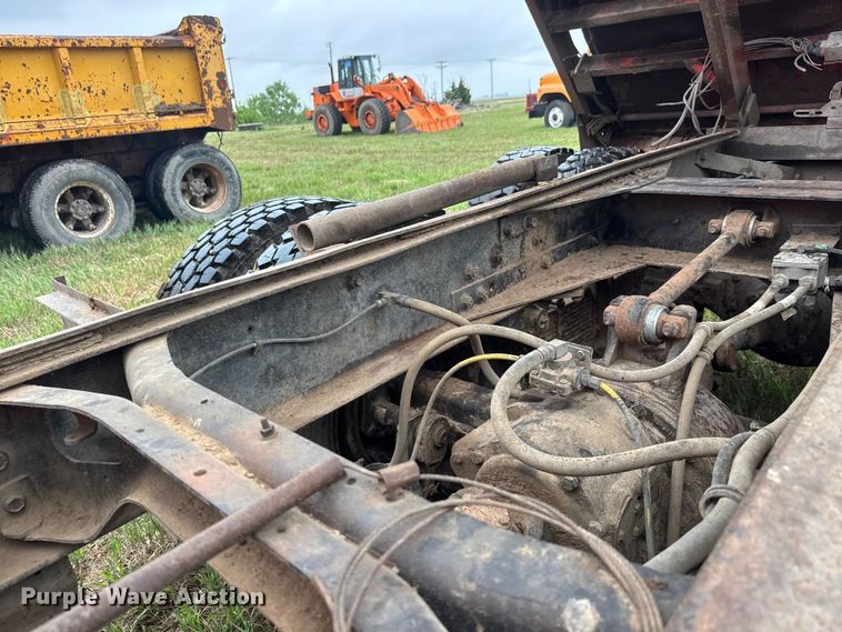 image for item NA9405 1993 International 4900 dump truck