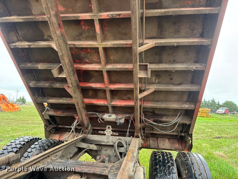 image for item NA9405 1993 International 4900 dump truck