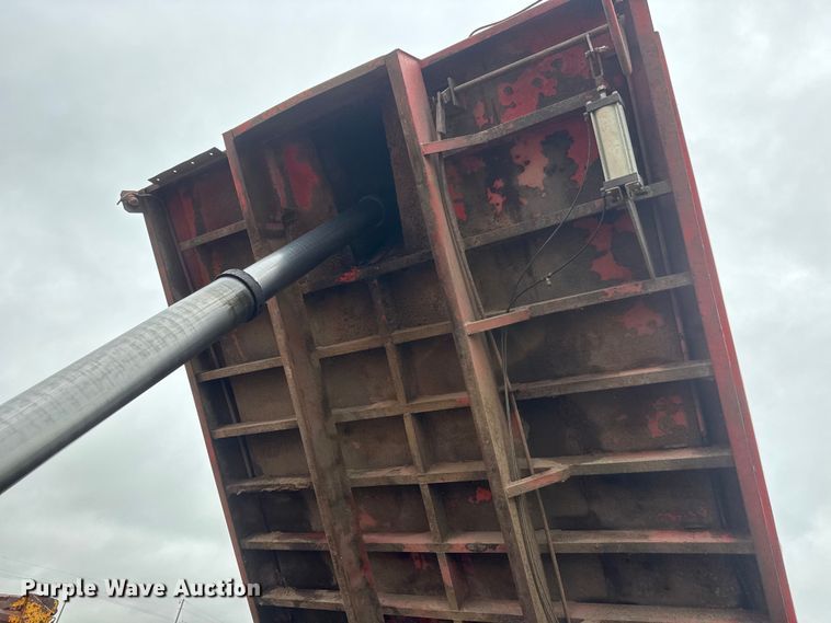 image for item NA9405 1993 International 4900 dump truck