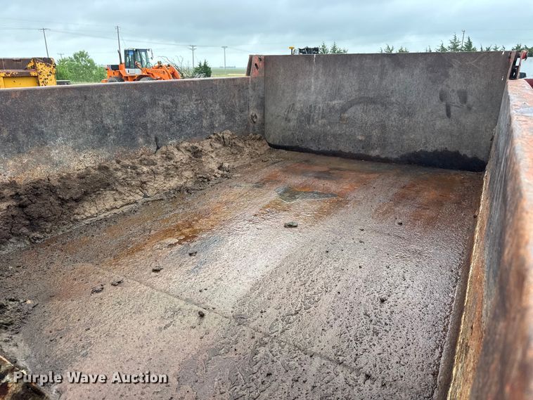 image for item NA9405 1993 International 4900 dump truck