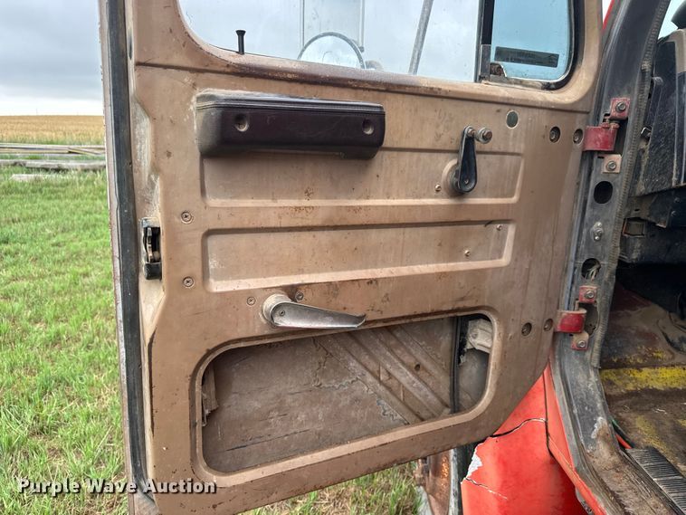 image for item NA9405 1993 International 4900 dump truck