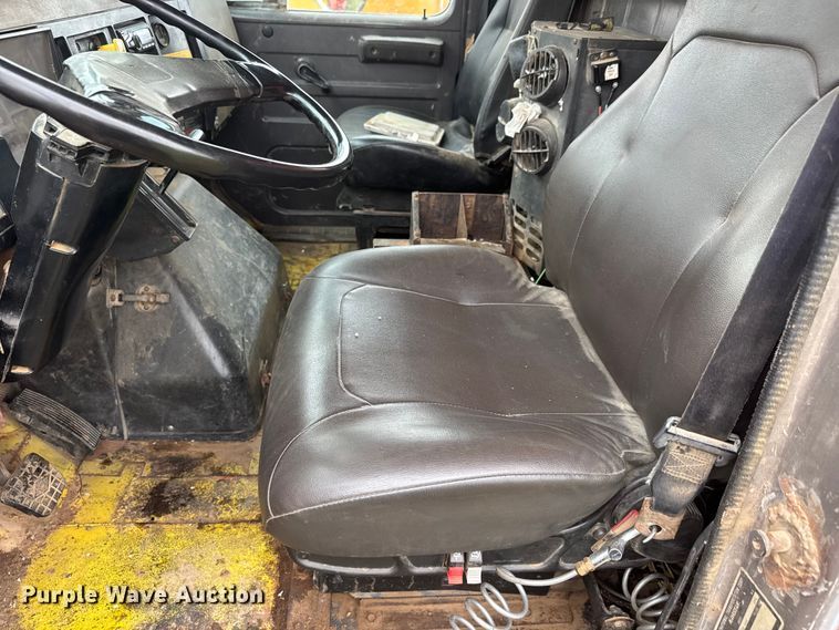 image for item NA9405 1993 International 4900 dump truck