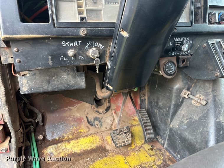 image for item NA9405 1993 International 4900 dump truck