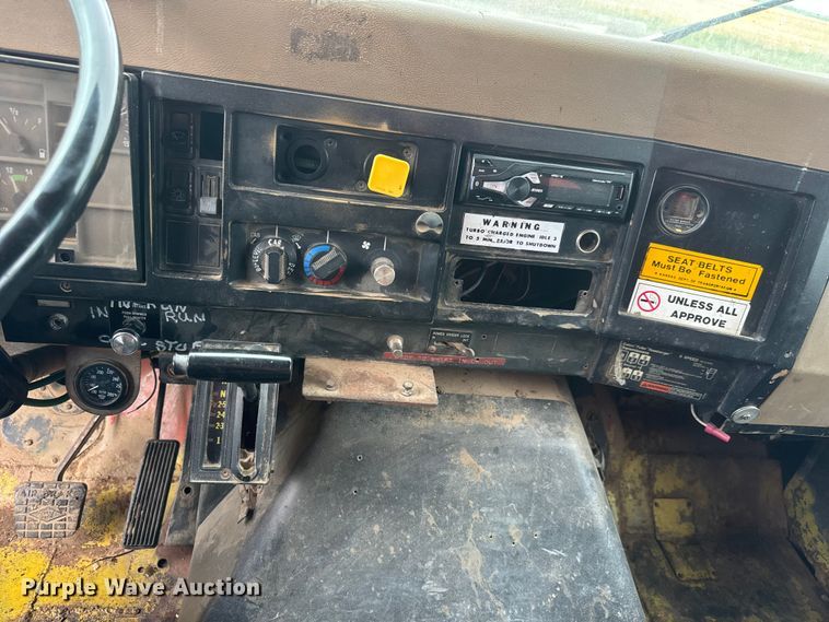 image for item NA9405 1993 International 4900 dump truck