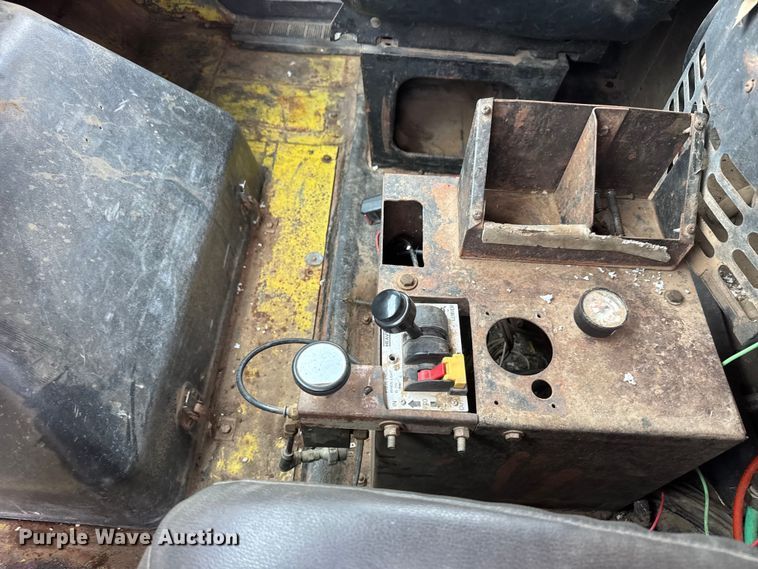 image for item NA9405 1993 International 4900 dump truck