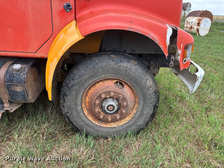 image for item NA9405 1993 International 4900 dump truck