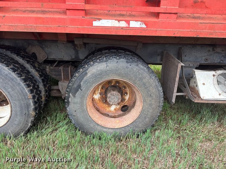 image for item NA9405 1993 International 4900 dump truck