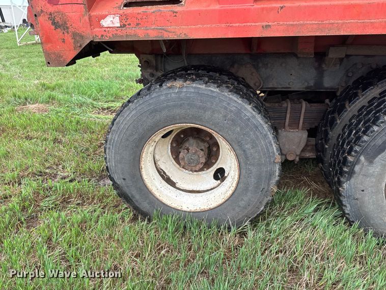 image for item NA9405 1993 International 4900 dump truck