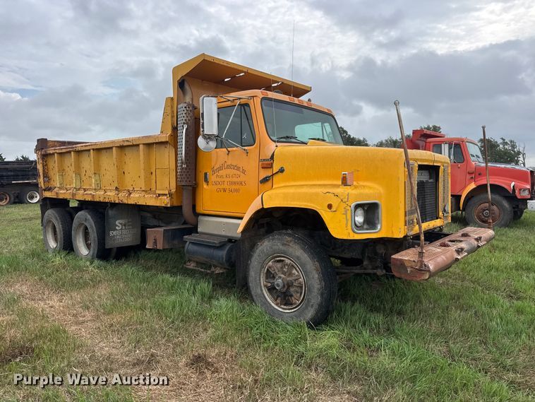 image for item NA9406 2000 International 2654 dump truck