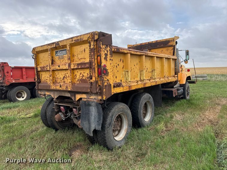 image for item NA9406 2000 International 2654 dump truck
