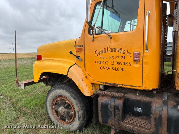 image for item NA9406 2000 International 2654 dump truck