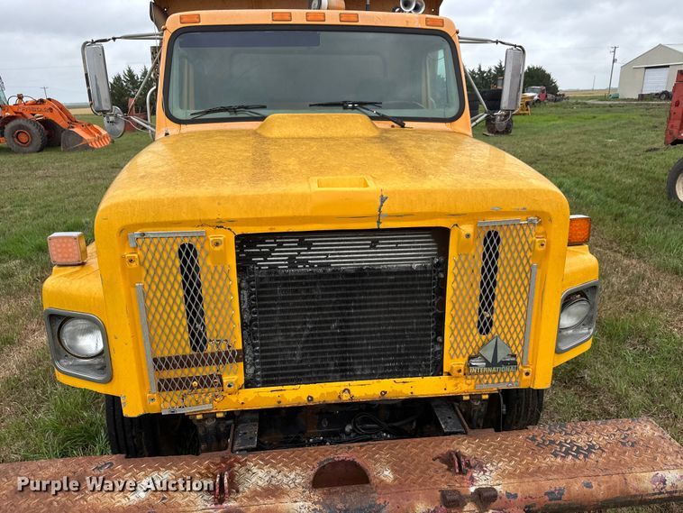image for item NA9406 2000 International 2654 dump truck