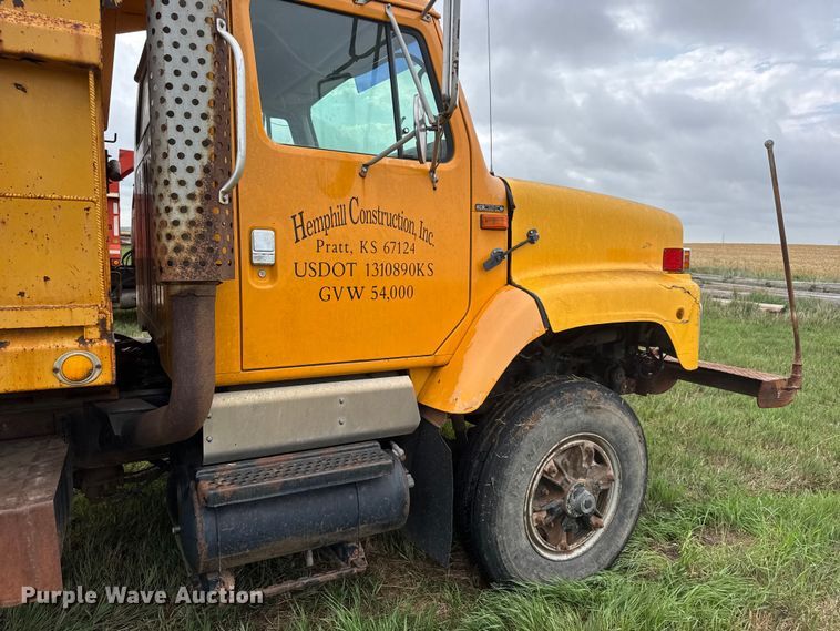 image for item NA9406 2000 International 2654 dump truck