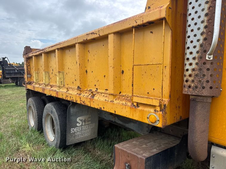 image for item NA9406 2000 International 2654 dump truck