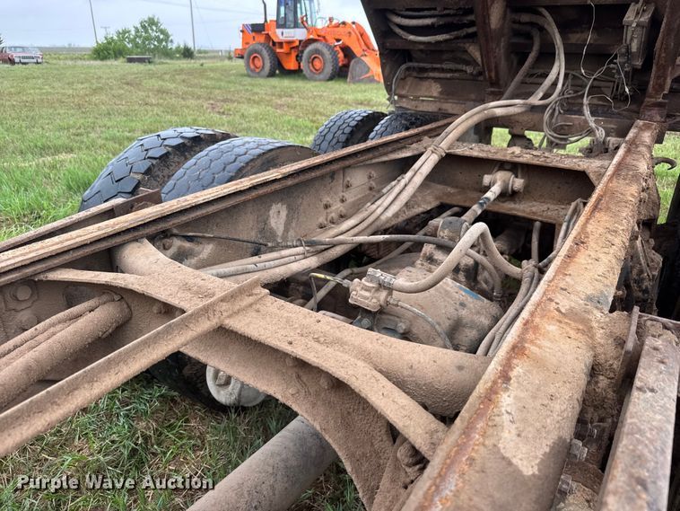 image for item NA9406 2000 International 2654 dump truck