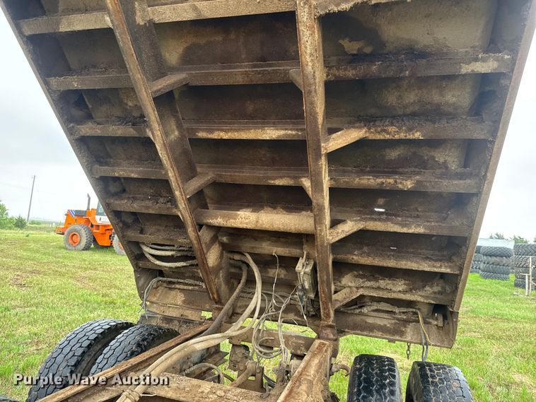 image for item NA9406 2000 International 2654 dump truck