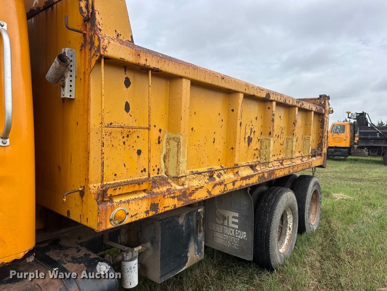 image for item NA9406 2000 International 2654 dump truck
