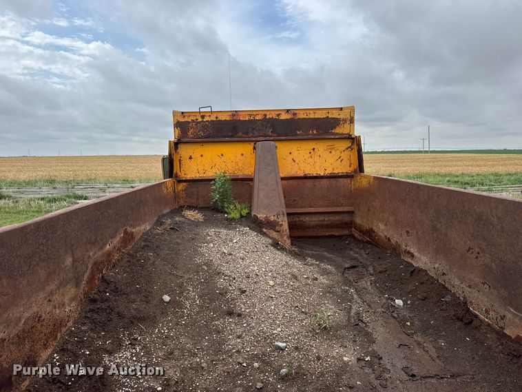 image for item NA9406 2000 International 2654 dump truck