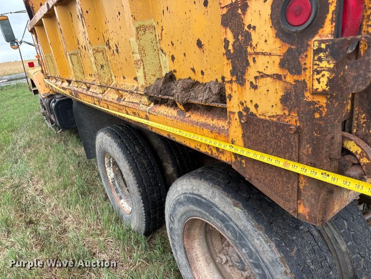 image for item NA9406 2000 International 2654 dump truck