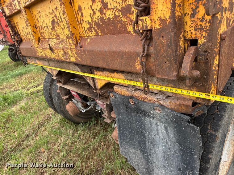 image for item NA9406 2000 International 2654 dump truck