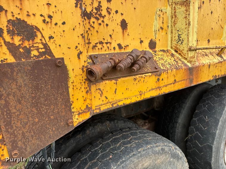 image for item NA9406 2000 International 2654 dump truck