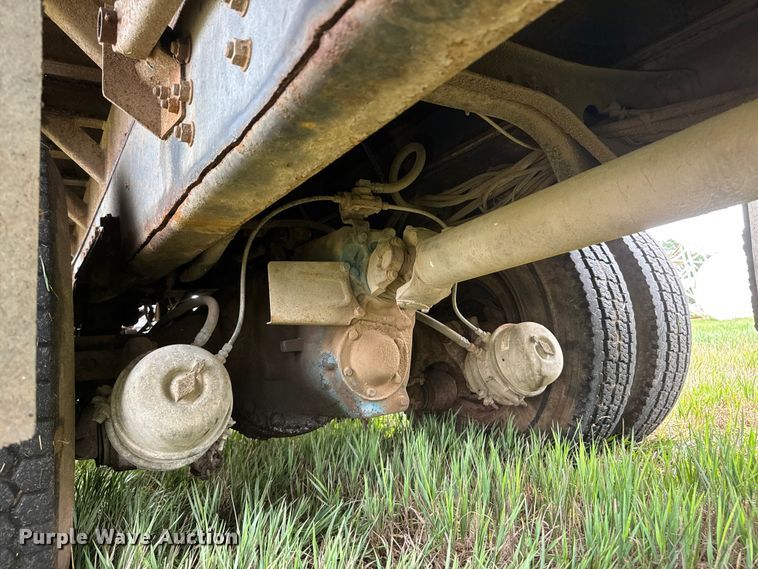 image for item NA9406 2000 International 2654 dump truck