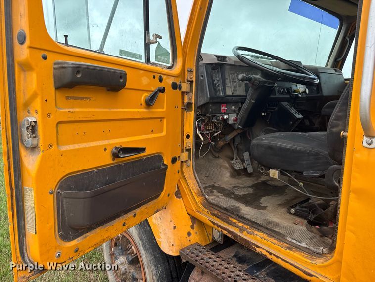 image for item NA9406 2000 International 2654 dump truck