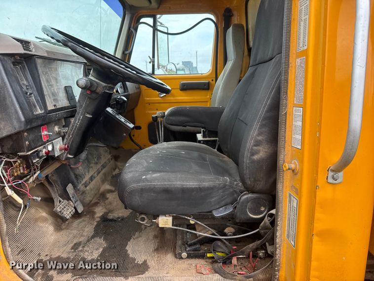 image for item NA9406 2000 International 2654 dump truck