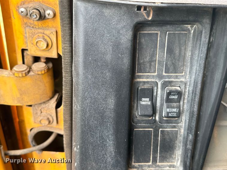 image for item NA9406 2000 International 2654 dump truck