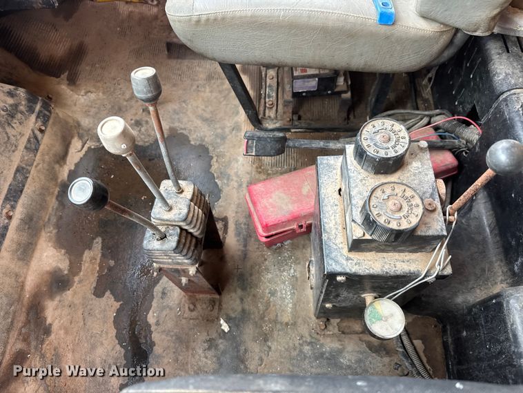 image for item NA9406 2000 International 2654 dump truck