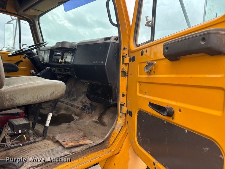 image for item NA9406 2000 International 2654 dump truck