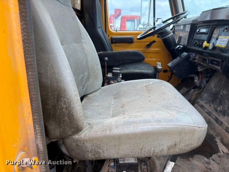 image for item NA9406 2000 International 2654 dump truck