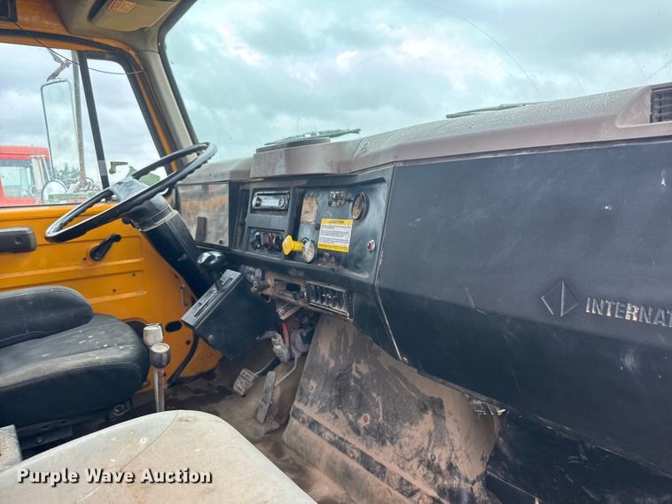 image for item NA9406 2000 International 2654 dump truck