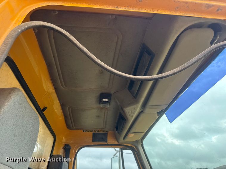 image for item NA9406 2000 International 2654 dump truck