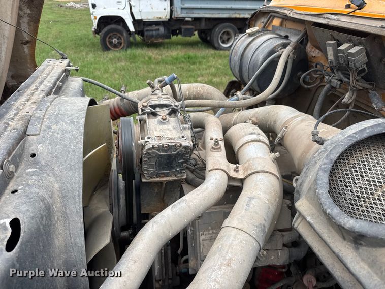 image for item NA9406 2000 International 2654 dump truck