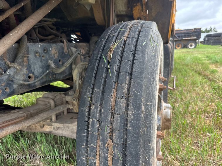 image for item NA9406 2000 International 2654 dump truck