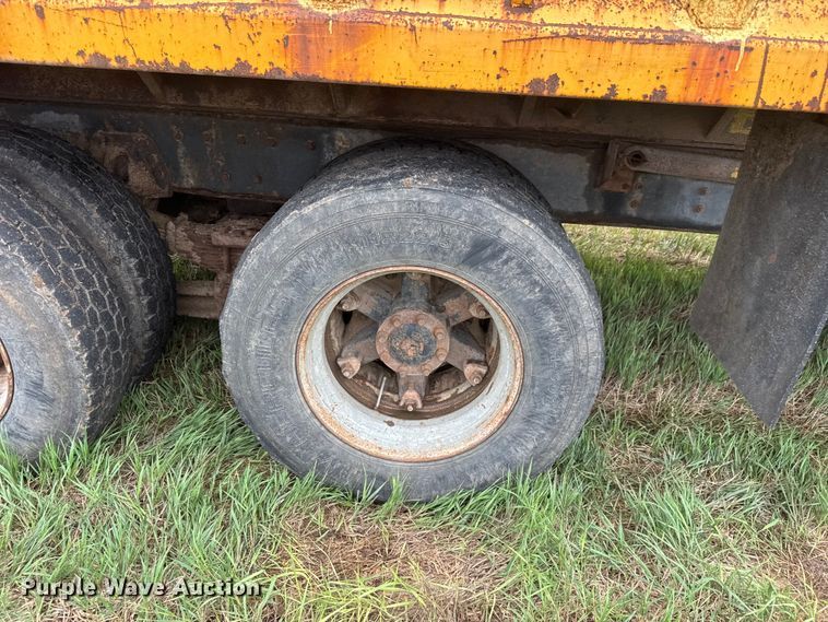 image for item NA9406 2000 International 2654 dump truck