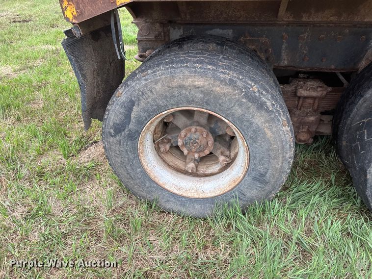 image for item NA9406 2000 International 2654 dump truck