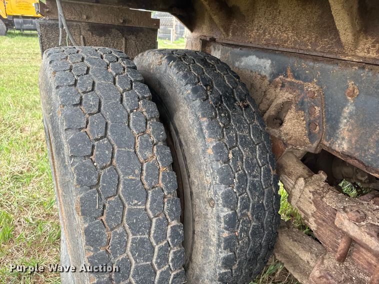 image for item NA9406 2000 International 2654 dump truck