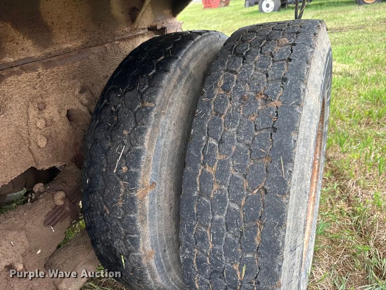 image for item NA9406 2000 International 2654 dump truck