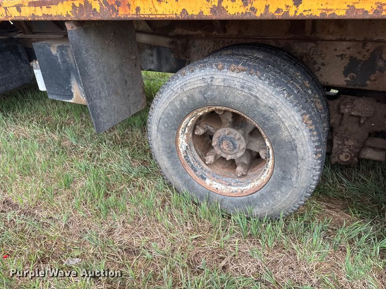 image for item NA9406 2000 International 2654 dump truck
